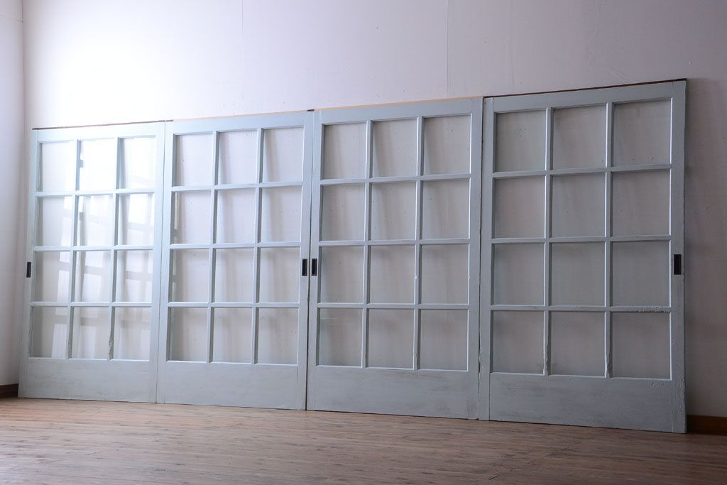 アンティーク　クリアガラス入りの背が高いおしゃれなペイント引き戸2枚セット(1)