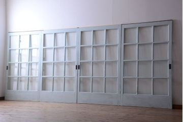 アンティーク　クリアガラス入りの背が高いおしゃれなペイント引き戸2枚セット(1)