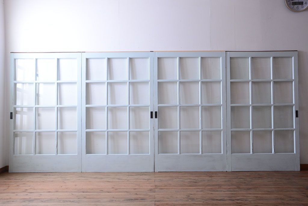 アンティーク　クリアガラス入りの背が高いおしゃれなペイント引き戸2枚セット(1)