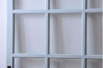 アンティーク　クリアガラス入りの背が高いおしゃれなペイント引き戸2枚セット(2)