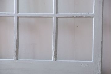 アンティーク　クリアガラス入りの背が高いおしゃれなペイント引き戸2枚セット(2)