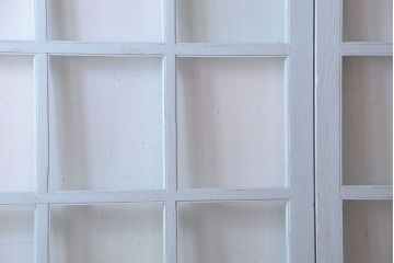 アンティーク　クリアガラス入りの背が高いおしゃれなペイント引き戸2枚セット(2)