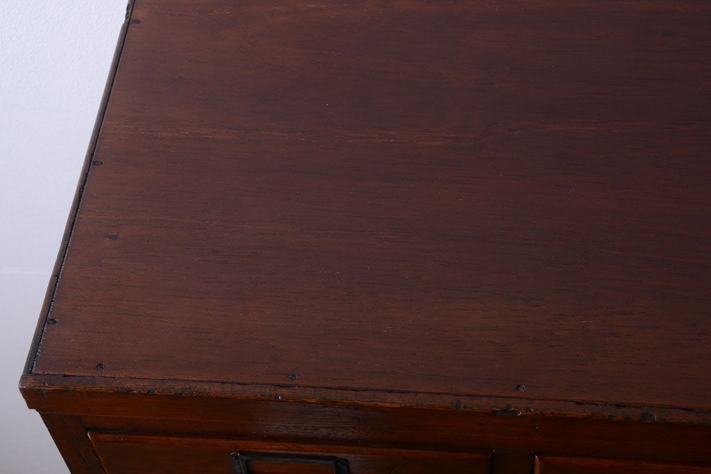アンティーク家具　和製アンティーク　ネームプレート付き!古いナラ材の縦型20杯引き出し(ドロワー)