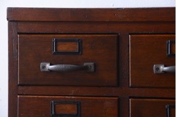 アンティーク家具　和製アンティーク　ネームプレート付き!古いナラ材の縦型20杯引き出し(ドロワー)