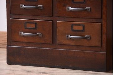 アンティーク家具　和製アンティーク　ネームプレート付き!古いナラ材の縦型20杯引き出し(ドロワー)