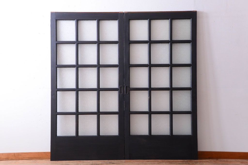 和製アンティーク　ダイヤガラス入りの背が高いモダンなペイント引き戸2枚セット(1)