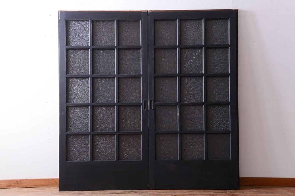 和製アンティーク　ダイヤガラス入りの背が高いモダンなペイント引き戸2枚セット(1)