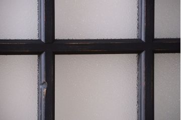 和製アンティーク　ダイヤガラス入りの背が高いモダンなペイント引き戸2枚セット(1)