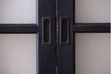 和製アンティーク　ダイヤガラス入りの背が高いモダンなペイント引き戸2枚セット(1)