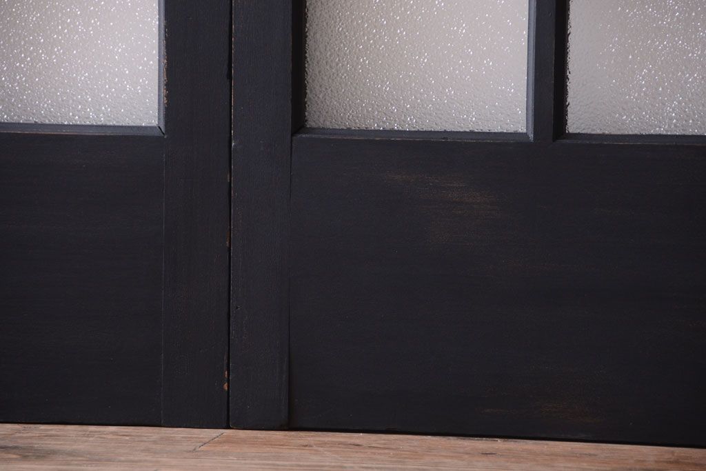 和製アンティーク　ダイヤガラス入りの背が高いモダンなペイント引き戸2枚セット(1)