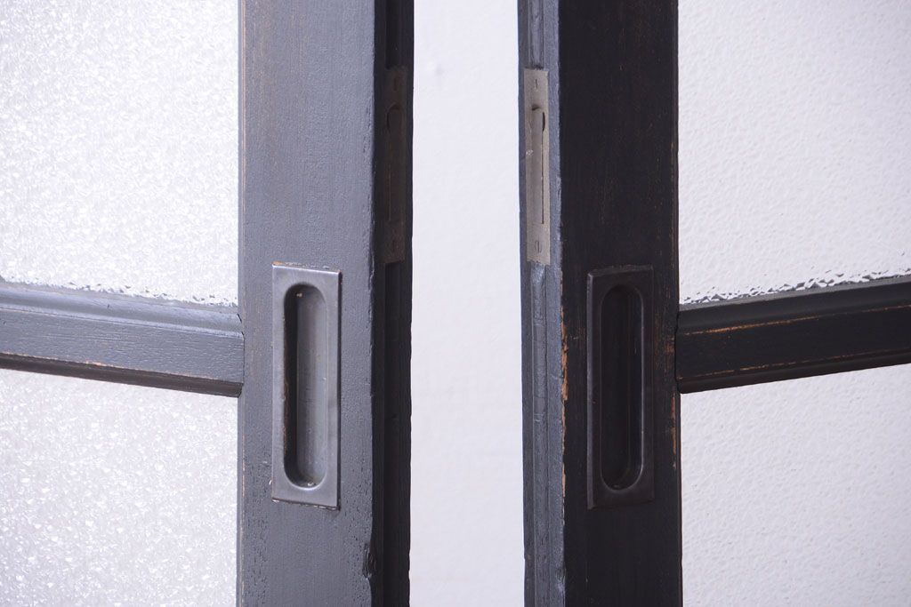 和製アンティーク　ダイヤガラス入りの背が高いモダンなペイント引き戸2枚セット(1)