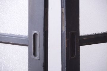 和製アンティーク　ダイヤガラス入りの背が高いモダンなペイント引き戸2枚セット(1)