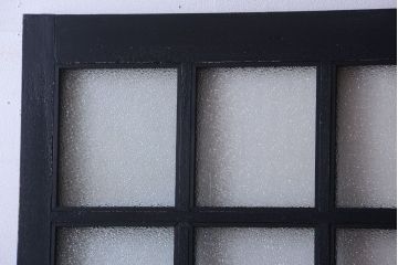和製アンティーク　ダイヤガラス入りの背が高いモダンなペイント引き戸2枚セット(1)