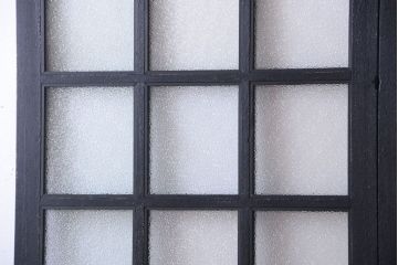 和製アンティーク　ダイヤガラス入りの背が高いモダンなペイント引き戸2枚セット(1)