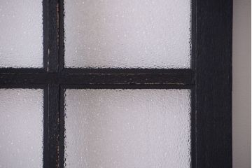 和製アンティーク　ダイヤガラス入りの背が高いモダンなペイント引き戸2枚セット(1)