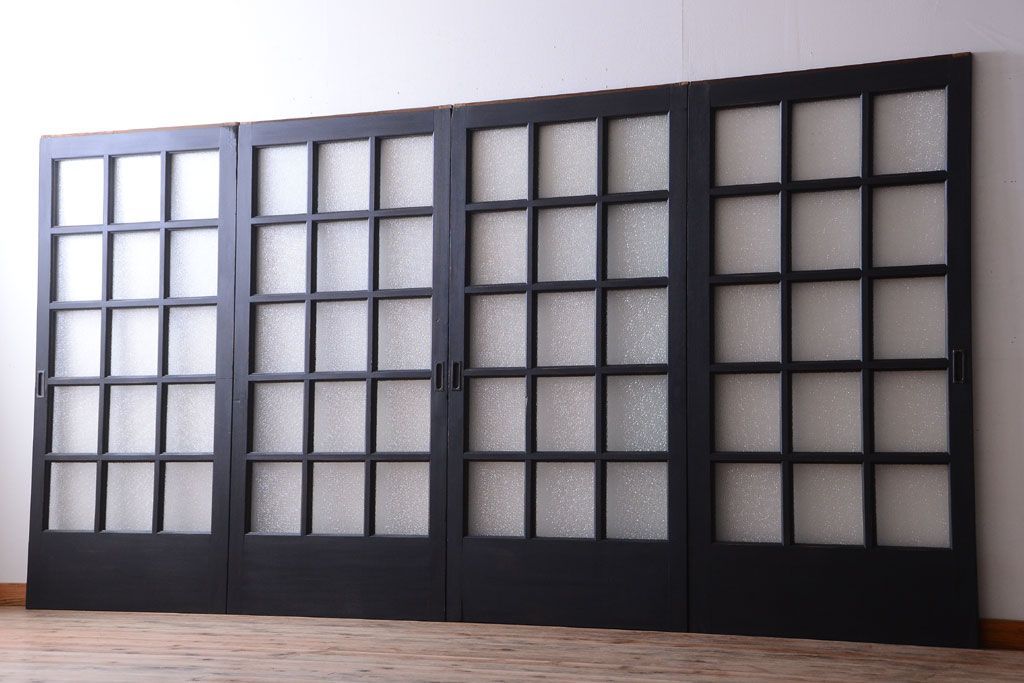 和製アンティーク　ダイヤガラス入りの背が高いモダンなペイント引き戸2枚セット(1)