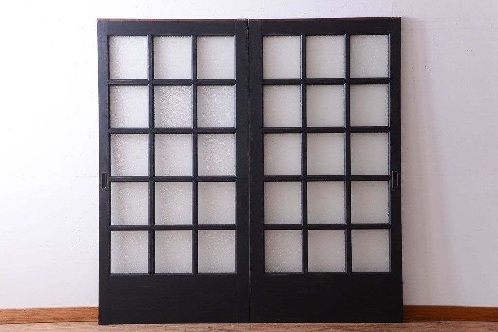 和製アンティーク　ダイヤガラス入りの背が高いモダンなペイント引き戸2枚セット(2)