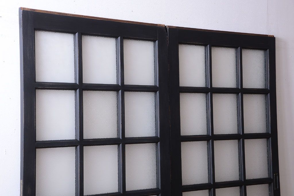 和製アンティーク　ダイヤガラス入りの背が高いモダンなペイント引き戸2枚セット(2)