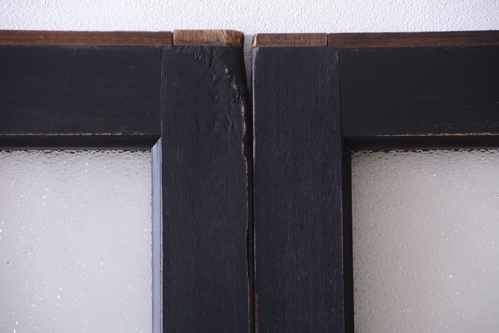 和製アンティーク　ダイヤガラス入りの背が高いモダンなペイント引き戸2枚セット(2)