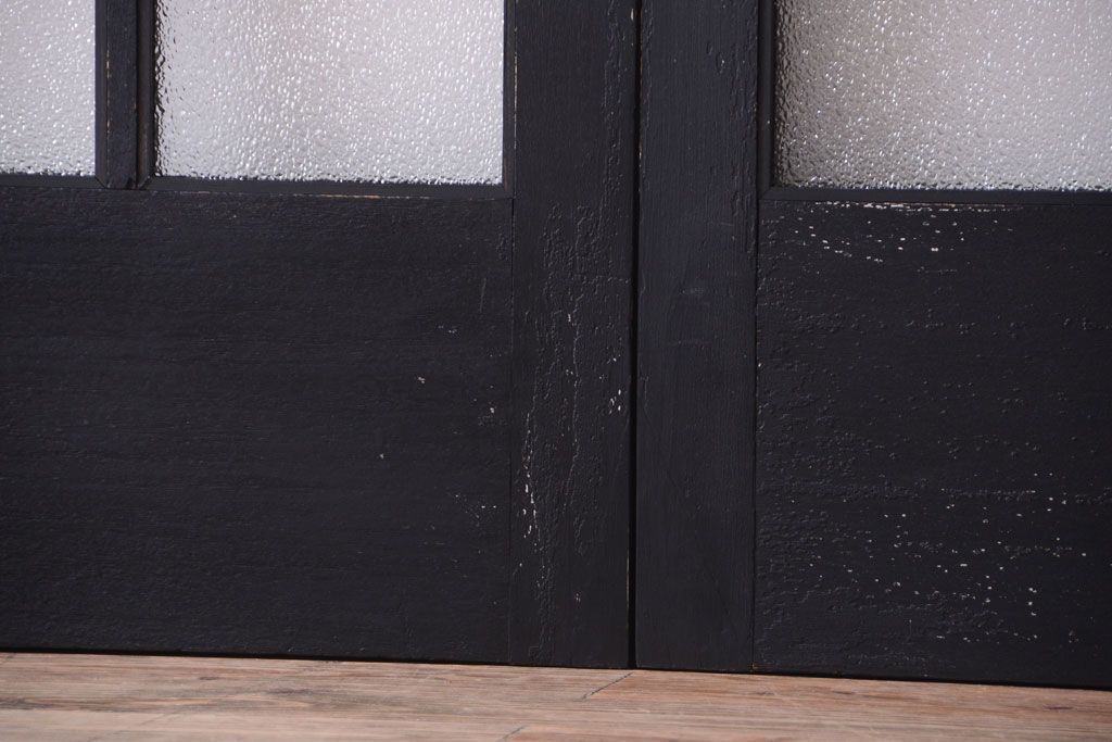 和製アンティーク　ダイヤガラス入りの背が高いモダンなペイント引き戸2枚セット(2)