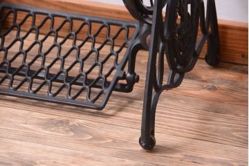 アンティーク家具　アンティーク　おしゃれなシンガーミシンの鉄脚(アイアンレッグ)