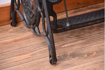 アンティーク家具　アンティーク　おしゃれなシンガーミシンの鉄脚(アイアンレッグ)
