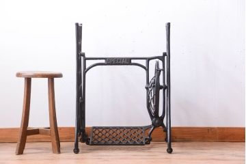 アンティーク家具　アンティーク　おしゃれなミシンの鉄脚(2)