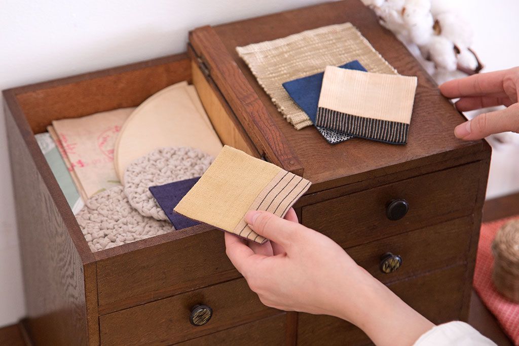 アンティーク雑貨　和製アンティーク　古い木製の横型小引き出し