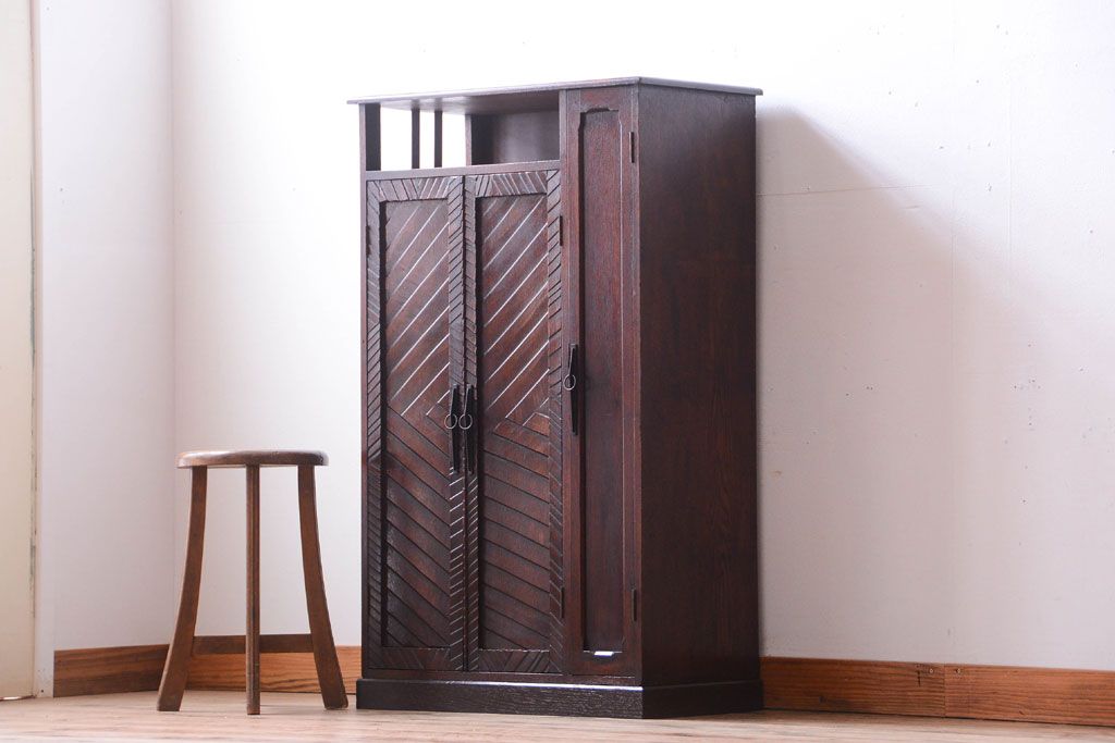 アンティーク家具　和製アンティーク　ナラ材の上質な収納棚(キャビネット・下駄箱)