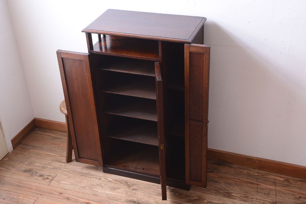 アンティーク家具　和製アンティーク　ナラ材の上質な収納棚(キャビネット・下駄箱)