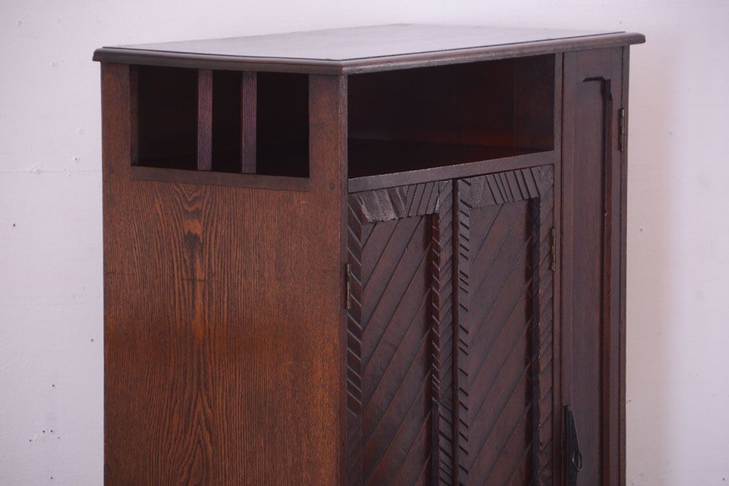 アンティーク家具　和製アンティーク　ナラ材の上質な収納棚(キャビネット・下駄箱)