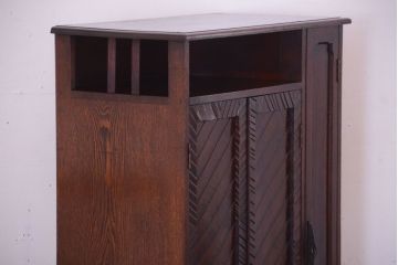 アンティーク家具　和製アンティーク　ナラ材の上質な収納棚(キャビネット・下駄箱)