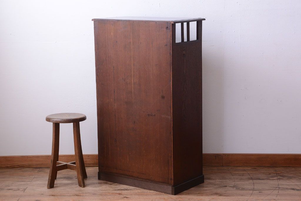 アンティーク家具　和製アンティーク　ナラ材の上質な収納棚(キャビネット・下駄箱)