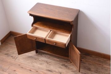 中古　カリモク家具　小ぶりなキャビネット(電話台)