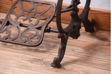 アンティーク家具　アンティーク　おしゃれなミシンの鉄脚(3)