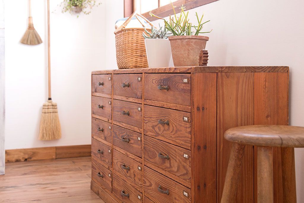 アンティーク家具　和製アンティーク　ネームプレート付き!古い木味の引き出しローボード