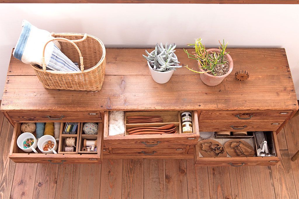 アンティーク家具　和製アンティーク　ネームプレート付き!古い木味の引き出しローボード