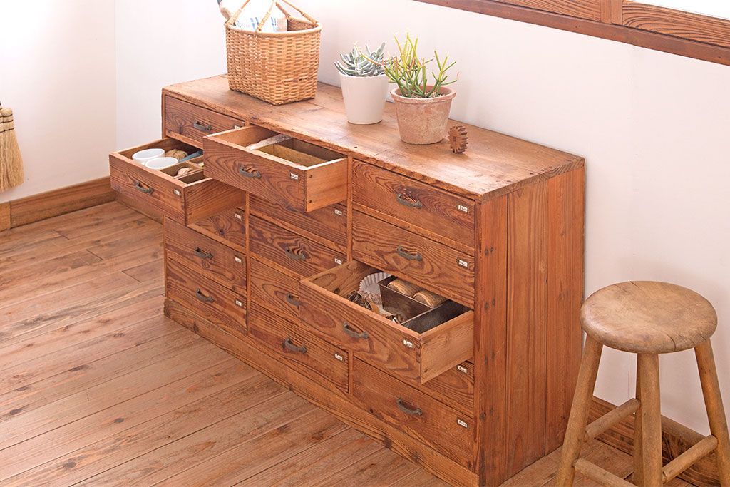 アンティーク家具　和製アンティーク　ネームプレート付き!古い木味の引き出しローボード