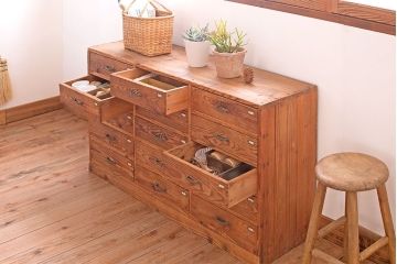 アンティーク家具　和製アンティーク　ネームプレート付き!古い木味の引き出しローボード