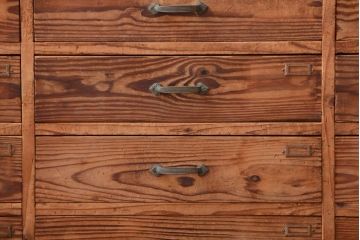 アンティーク家具　和製アンティーク　ネームプレート付き!古い木味の引き出しローボード