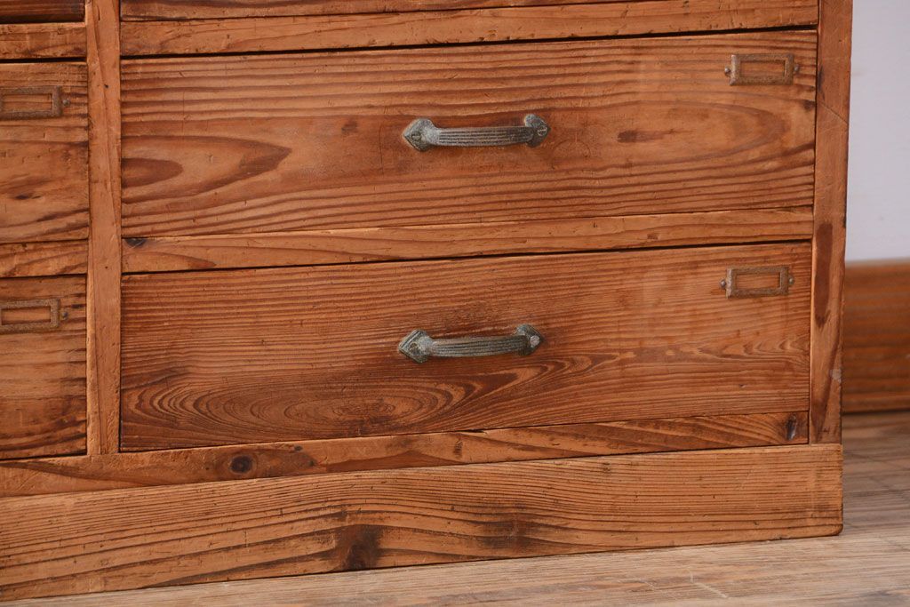 アンティーク家具　和製アンティーク　ネームプレート付き!古い木味の引き出しローボード