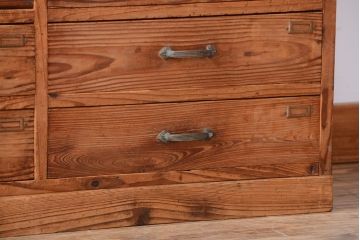 アンティーク家具　和製アンティーク　ネームプレート付き!古い木味の引き出しローボード