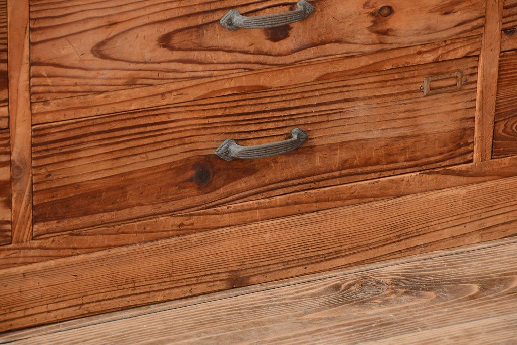 アンティーク家具　和製アンティーク　ネームプレート付き!古い木味の引き出しローボード