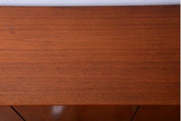 ビンテージ　北欧家具　チーク材のおしゃれな脚付きキャビネット(収納棚)