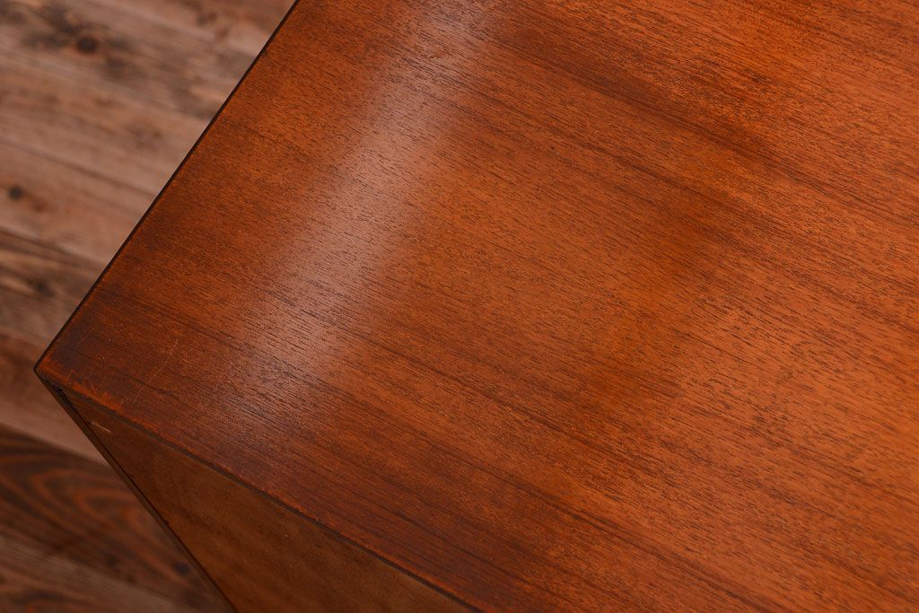 ビンテージ　北欧家具　チーク材のおしゃれな脚付きキャビネット(収納棚)