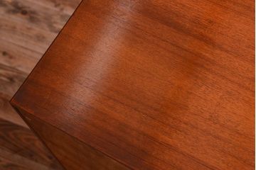 ビンテージ　北欧家具　チーク材のおしゃれな脚付きキャビネット(収納棚)