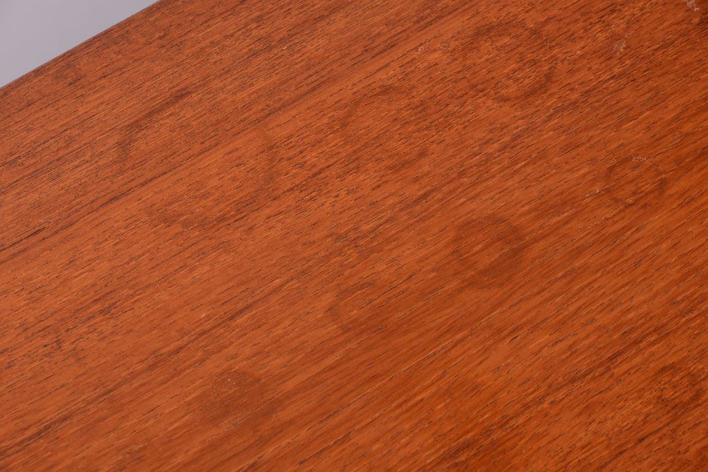 ビンテージ　北欧家具　チーク材のおしゃれな脚付きキャビネット(収納棚)