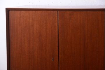 ビンテージ　北欧家具　チーク材のおしゃれな脚付きキャビネット(収納棚)