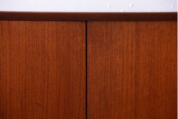 ビンテージ　北欧家具　チーク材のおしゃれな脚付きキャビネット(収納棚)