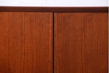 ビンテージ　北欧家具　チーク材のおしゃれな脚付きキャビネット(収納棚)